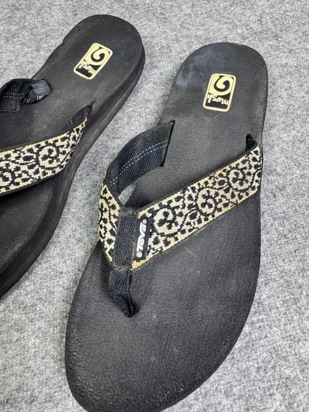 Teva Mush II Leopard Print Flip Flops Sz 7